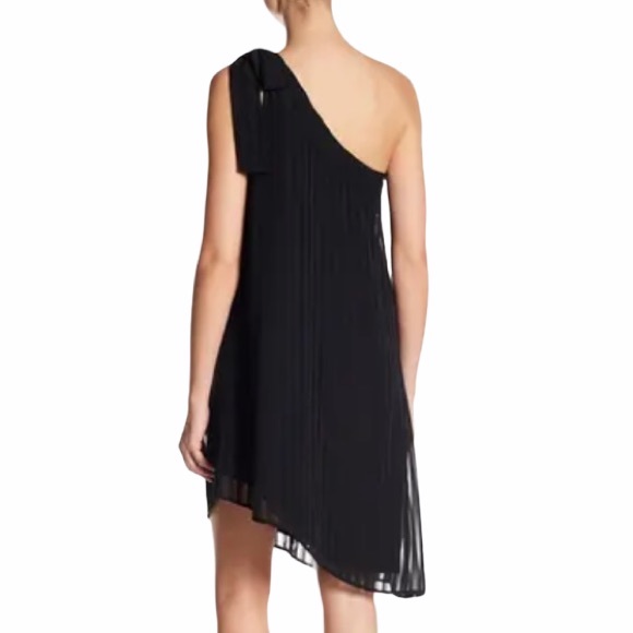 Cece Adela One Shoulder Shift Dress - Picture 2 of 9